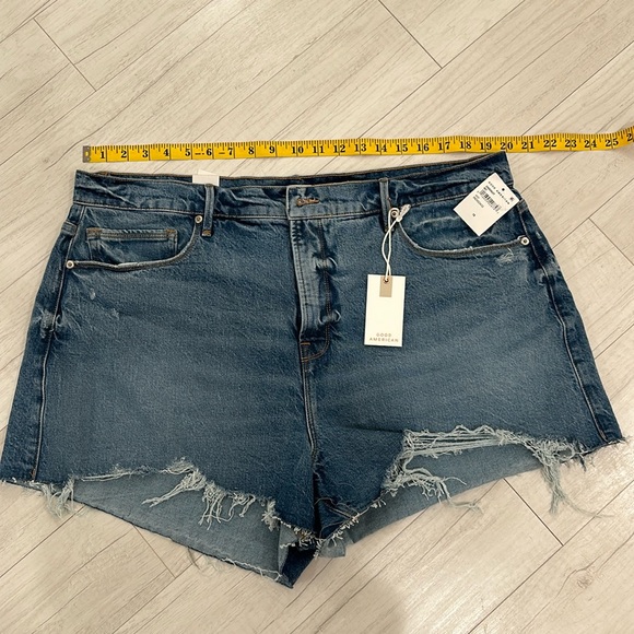 Good American good 90’s Jean shorts - Picture 1 of 4